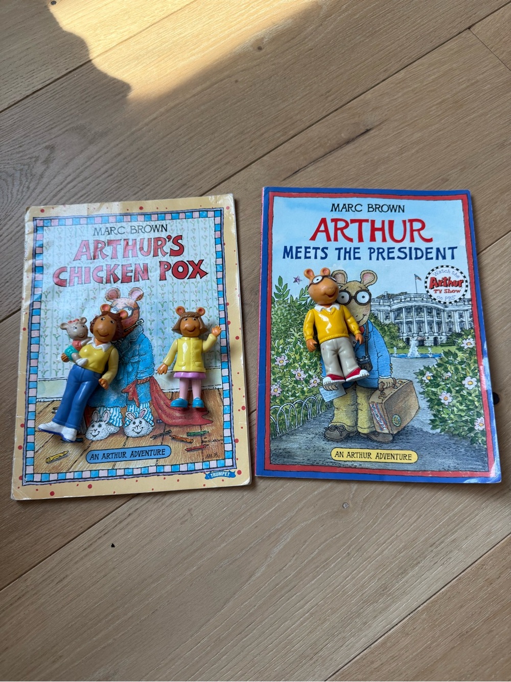 Arthur Action Figures - Yellow & Blue Outfit Characters